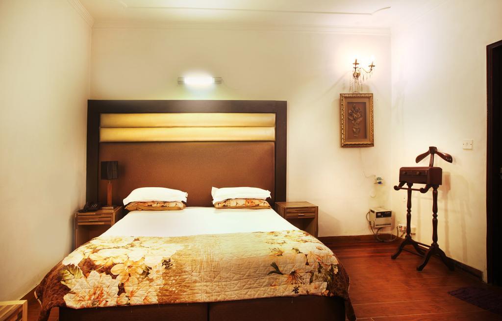 ホテル Oyo 358 Sarojini Nagar ニューデリー 部屋 写真